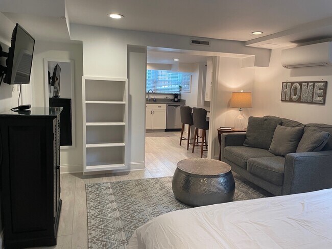 Basement apartment - 5151 MacArthur Blvd NW