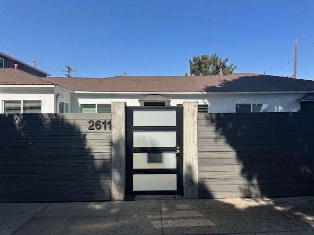 2611 Entry - 2611 22nd St