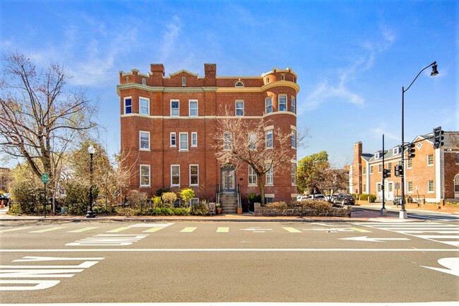 Building Photo - 226 4th St NE