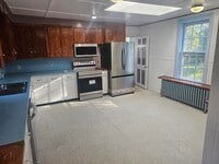 Building Photo - 10 N Lake St