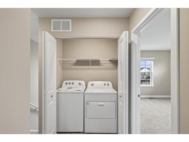 Building Photo - 6612 Hinterland Trl S