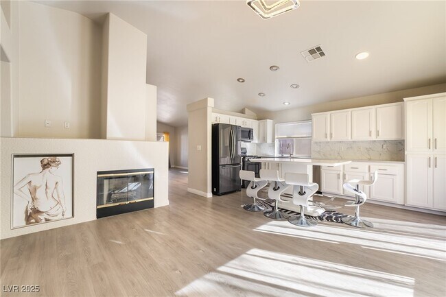 Building Photo - 1512 Iron Springs Dr