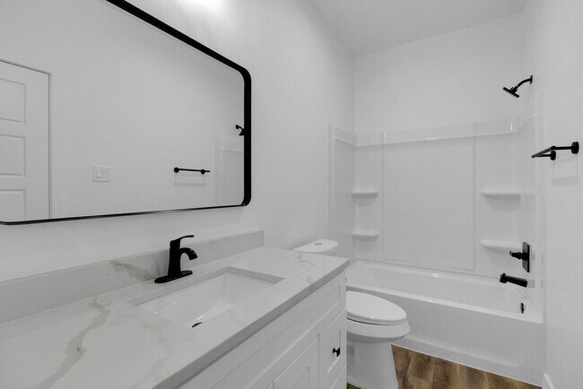 Building Photo - 106 Runnels St