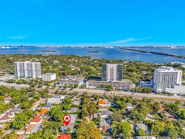 Building Photo - 231 NE 45th St