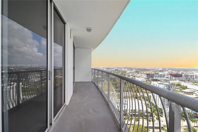 Building Photo - 1750 N Bayshore Dr