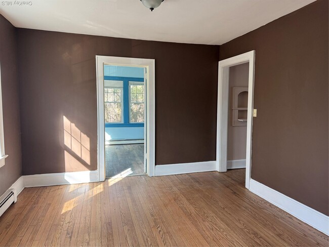 Building Photo - 2119 Maple Ave