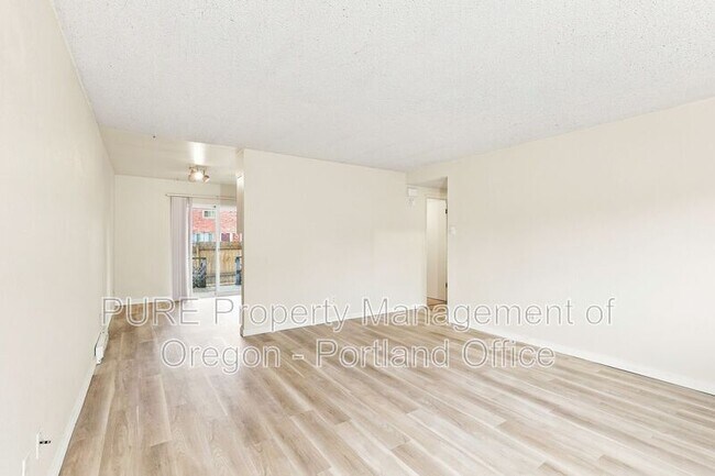 Building Photo - 2094 SE Pinelane St
