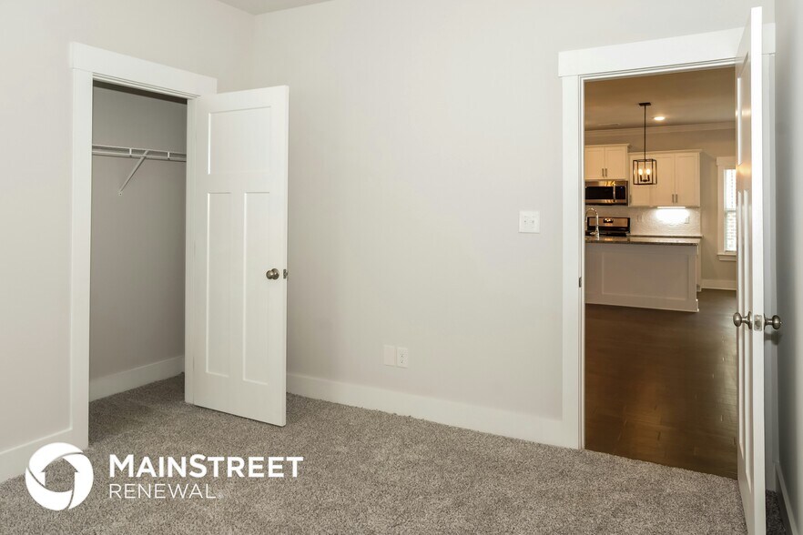 Building Photo - 6522 Oak Mdw Dr SE