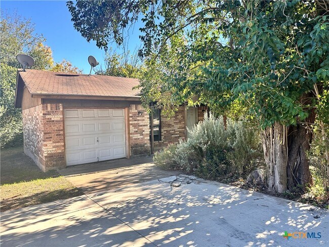 Building Photo - 317 Yale St