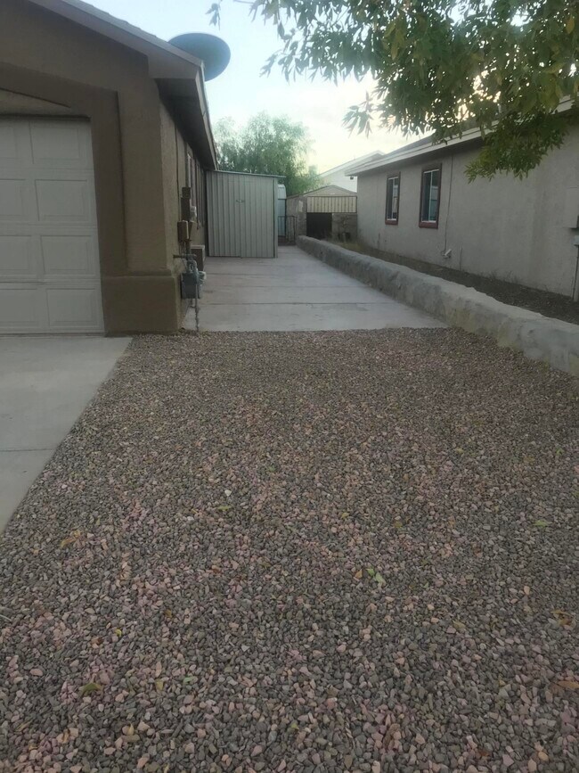 Building Photo - 12720 Lorenzo Frias Ct