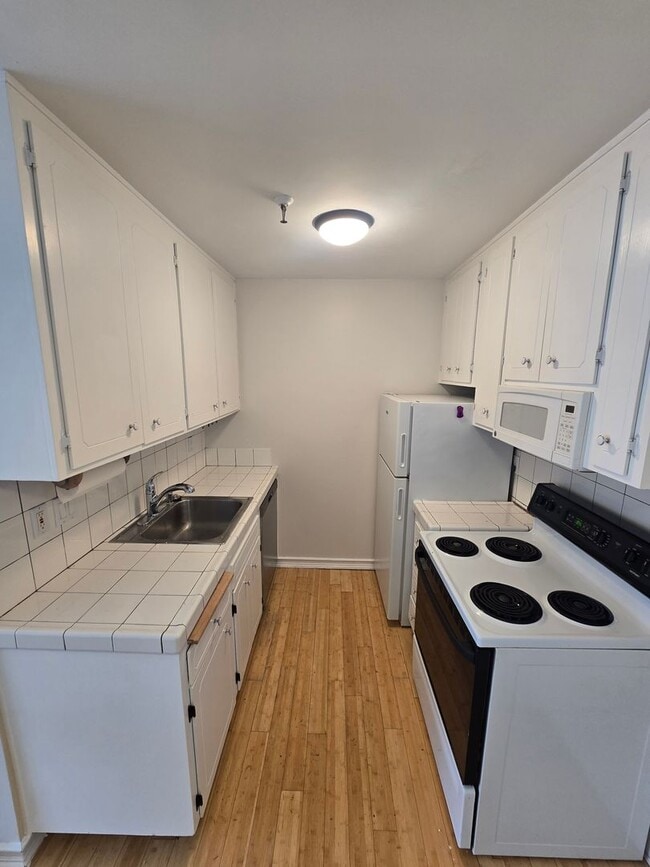 Building Photo - 4730 Noyes St