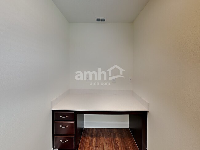 Building Photo - 825 Heavenly Dr