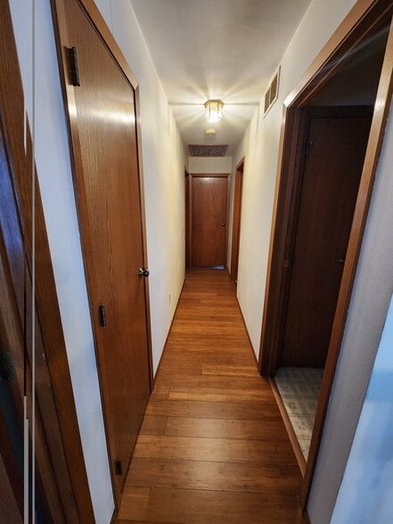 Building Photo - 3854 S Chalet Cir