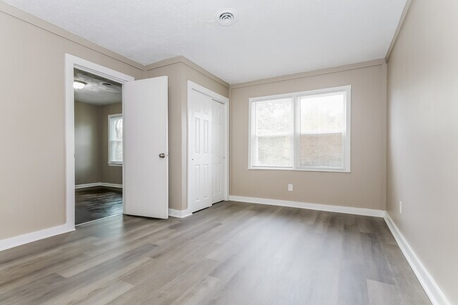 Building Photo - 1608 W Sheley Rd