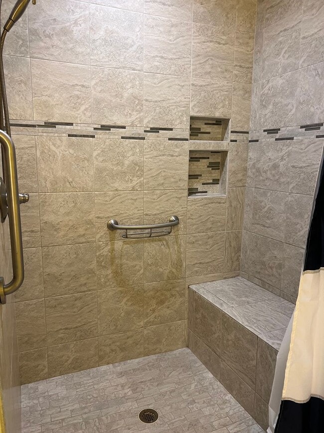 Building Photo - Spacious Efficiency _ In Law Suite_ Fort P...