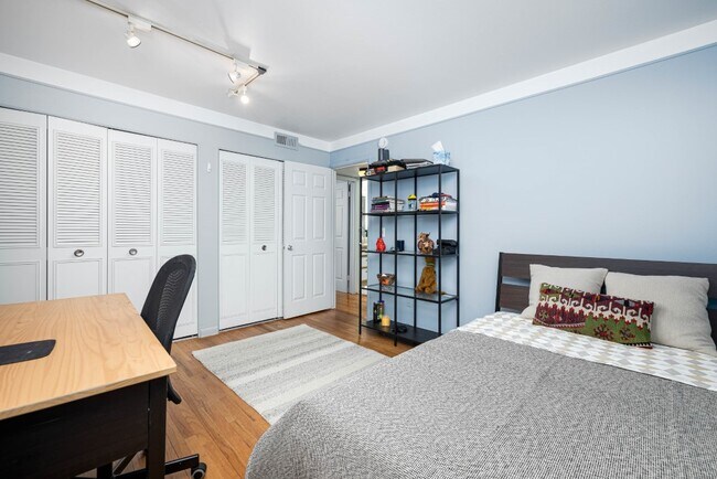 Building Photo - 1209 Island Dr
