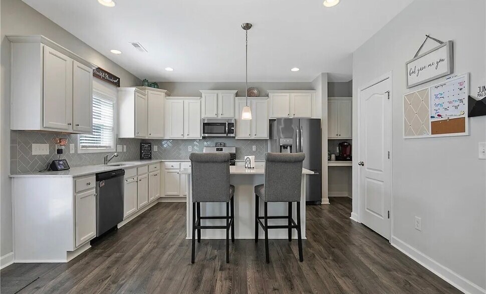 Building Photo - 3758 Glencourse Way