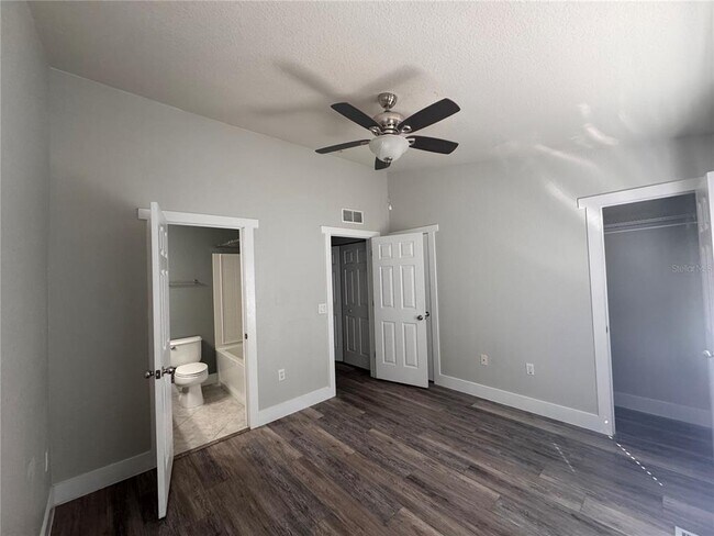 Building Photo - 4478 SW 49th Ave