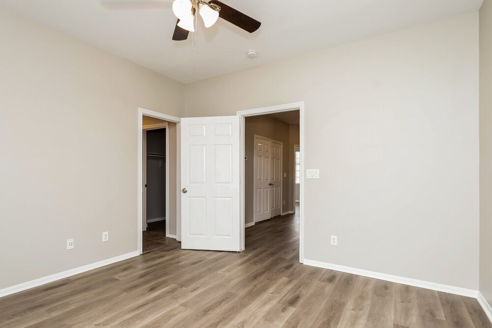 Building Photo - 604 Sumatra Pl