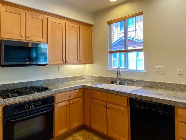 Building Photo - Beautiful 3 Bedroom 2.5 Bath Sunnyvale Vil...