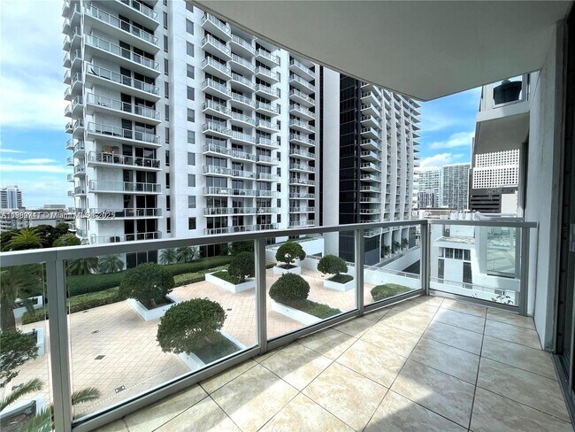 Primary Photo - 1060 Brickell Ave