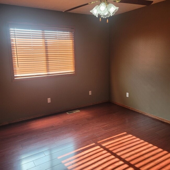 Building Photo - 3 bedroom, 2 bath, single family home.