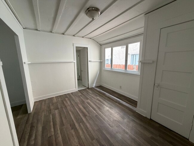 Building Photo - 444 N Catalina Ave