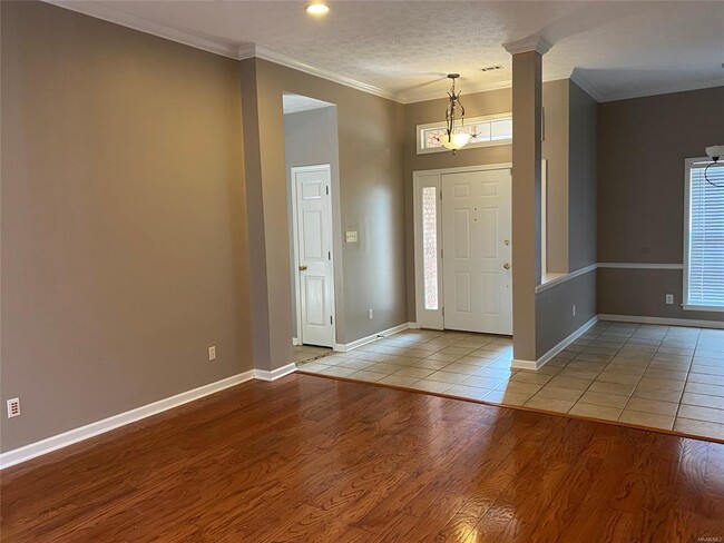 Building Photo - 1924 Dundee Dr