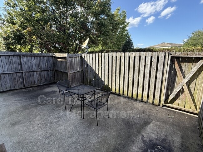 Building Photo - 4033 Cobblestone Dr