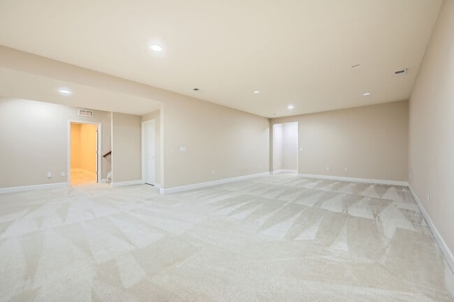 Building Photo - 4 Bed/4Bath Ranch-style home in the sought-after Meadow Mountain Villas community of southwest Lo...