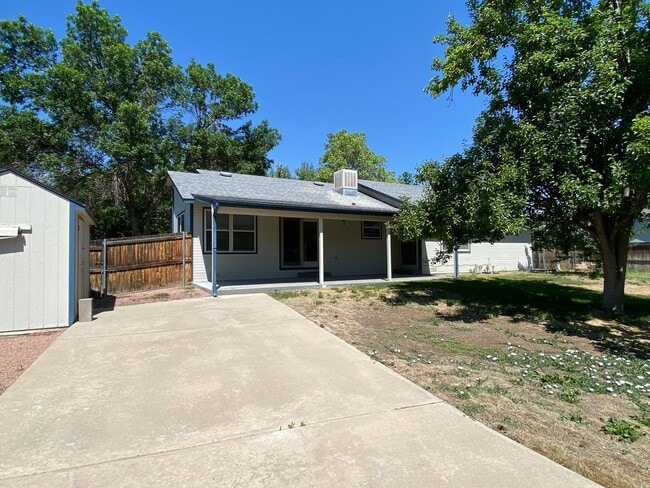 Building Photo - 3 Bedroom 2 Bath home