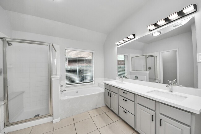 Building Photo - 16243 April Ridge Dr