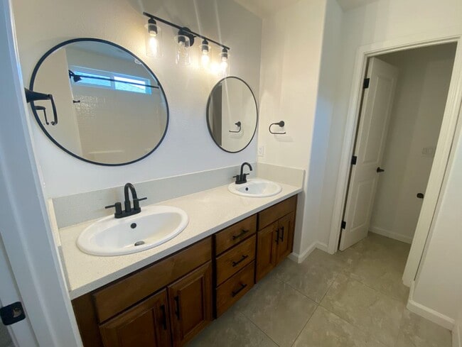 Building Photo - 1329 Hermosa Dr