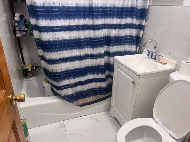 Building Photo - 8 Delano Grove