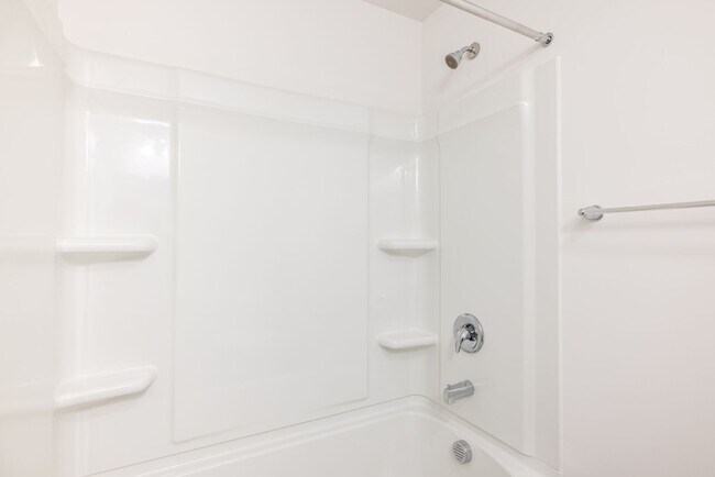 Building Photo - NOVEMBER SPECIAL - 2 Bedroom Townhome in L...