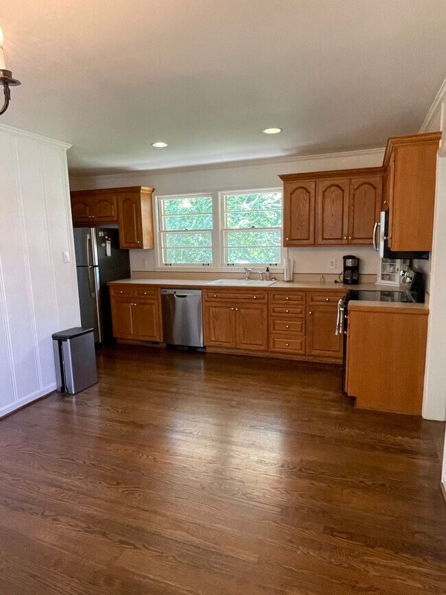 Building Photo - Beautiful Home located on .53 Wooded Corner Lot.