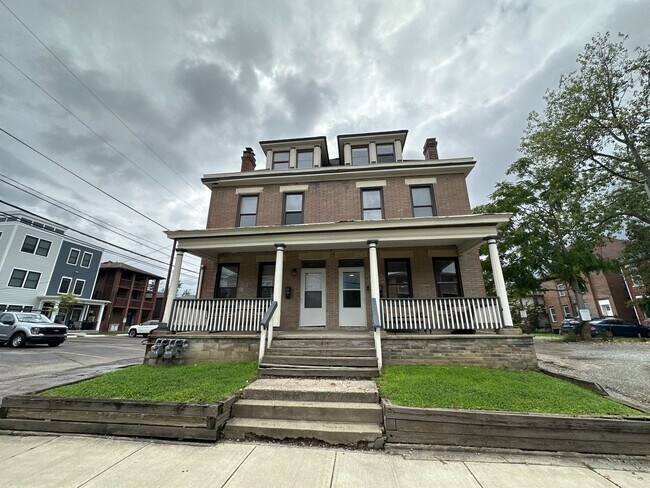 Primary Photo - Hunter Ave 1555-1557 MLR