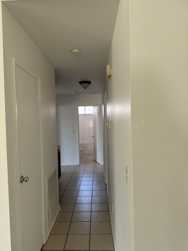 Building Photo - Newly painted throughout, new garage door ...