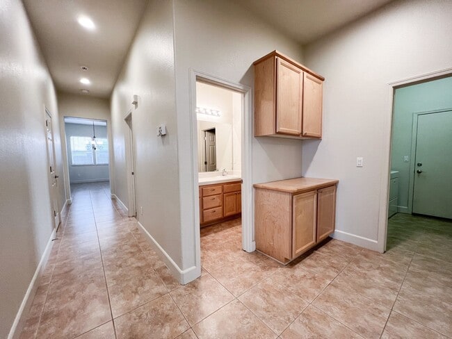 Building Photo - 1808 Spokane Rd