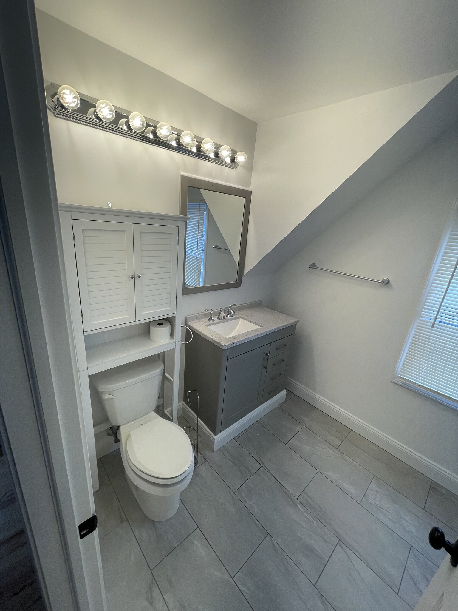 Building Photo - 125 Tunxis Hill Rd