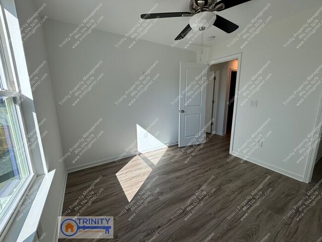 Building Photo - Gorgeous newly built townhome near downtow...