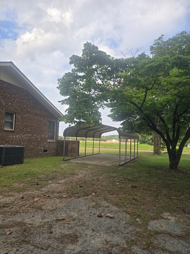 Building Photo - 401 Pecan St