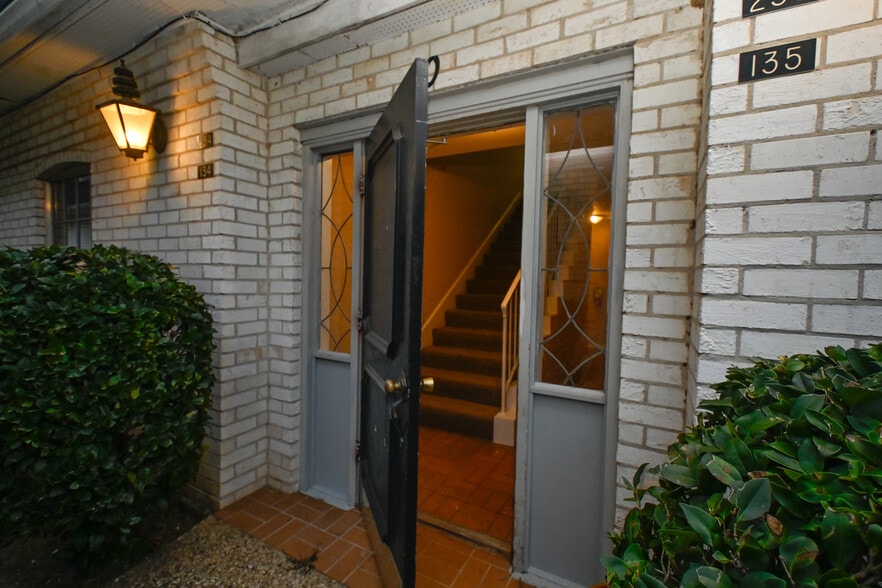 Building 10 Entrance - 3730 Fairfield Ave