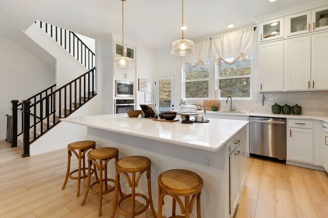 Building Photo - 4474 Peak Crst Vw