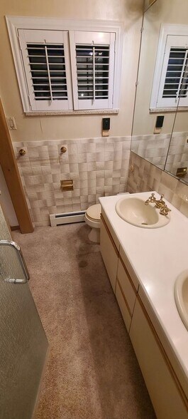 Building Photo - 355 S Newport Way