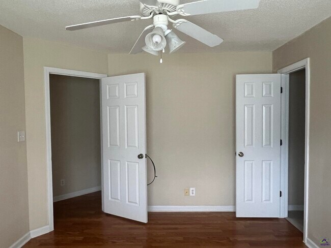 Building Photo - 136 Joycliff Cir