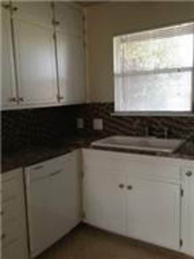 Building Photo - Great 3 bedroom, 1 bath home
