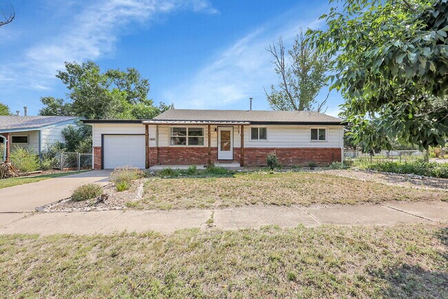 Primary Photo - $1,900.00, 3-bed, 2 bath, located in Color...