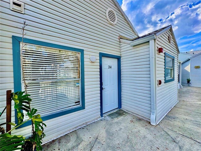 Building Photo - 2532 Woodgate Blvd