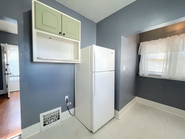 Building Photo - Clean 1 bedroom home